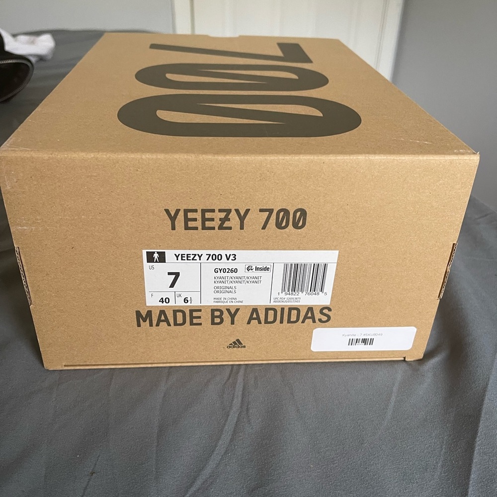 Yeezy 700 V3 kyanite